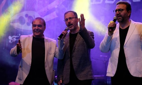 Konya'da 'İz Bırakan Ezgiler’ konseri! Bakan Kasapoğlu'da sahnede ezgi seslendirdi!